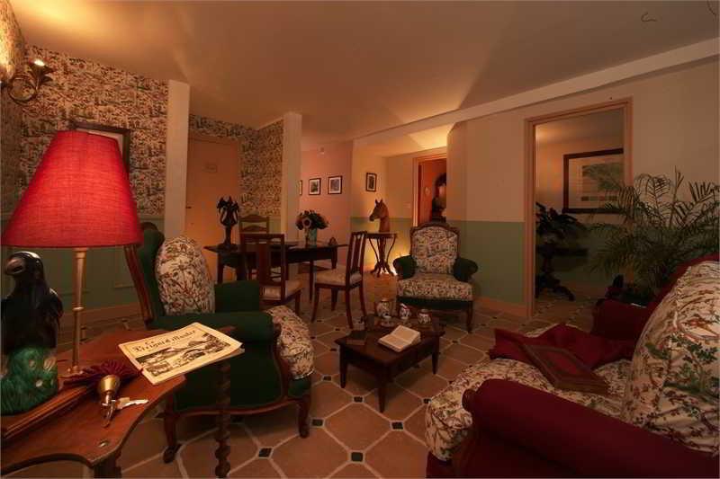 Logis Hotel Le Boudoir Belves Bagian luar foto