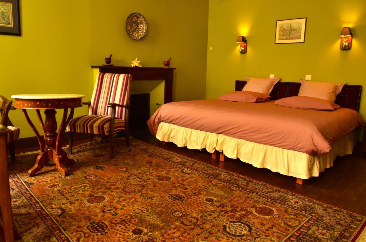 Logis Hotel Le Boudoir Belves Bagian luar foto