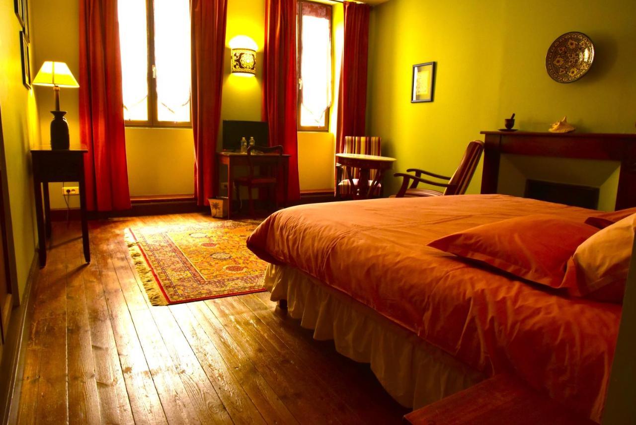 Logis Hotel Le Boudoir Belves Bagian luar foto
