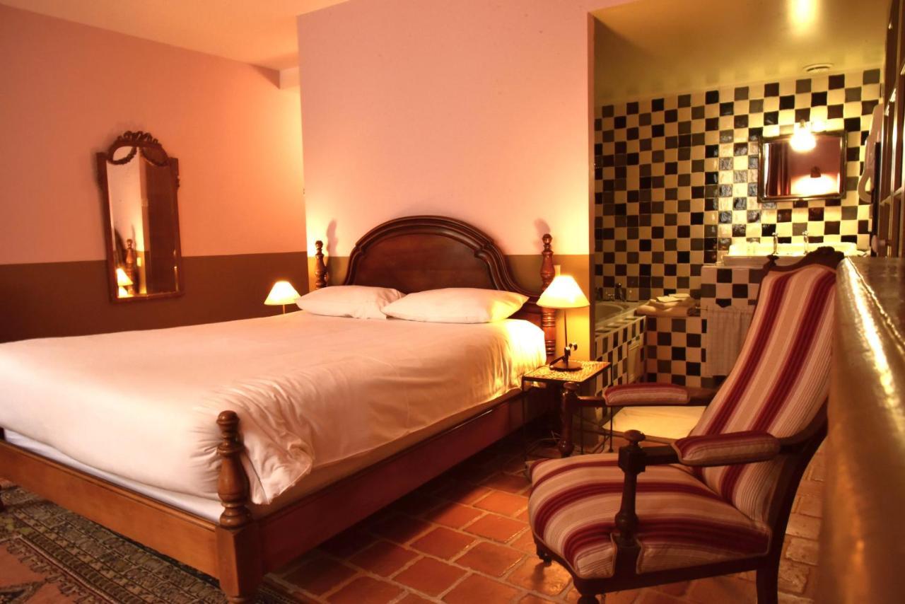 Logis Hotel Le Boudoir Belves Bagian luar foto