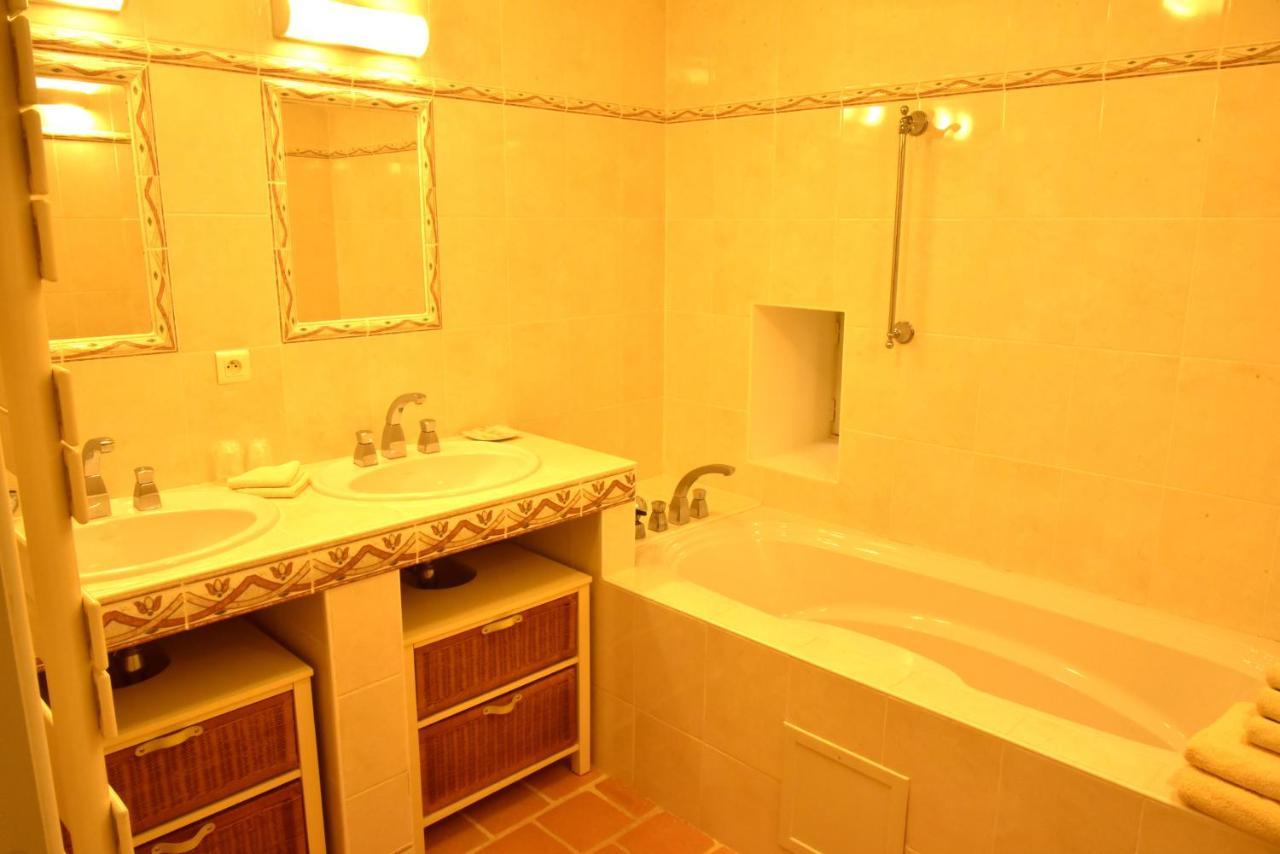 Logis Hotel Le Boudoir Belves Bagian luar foto