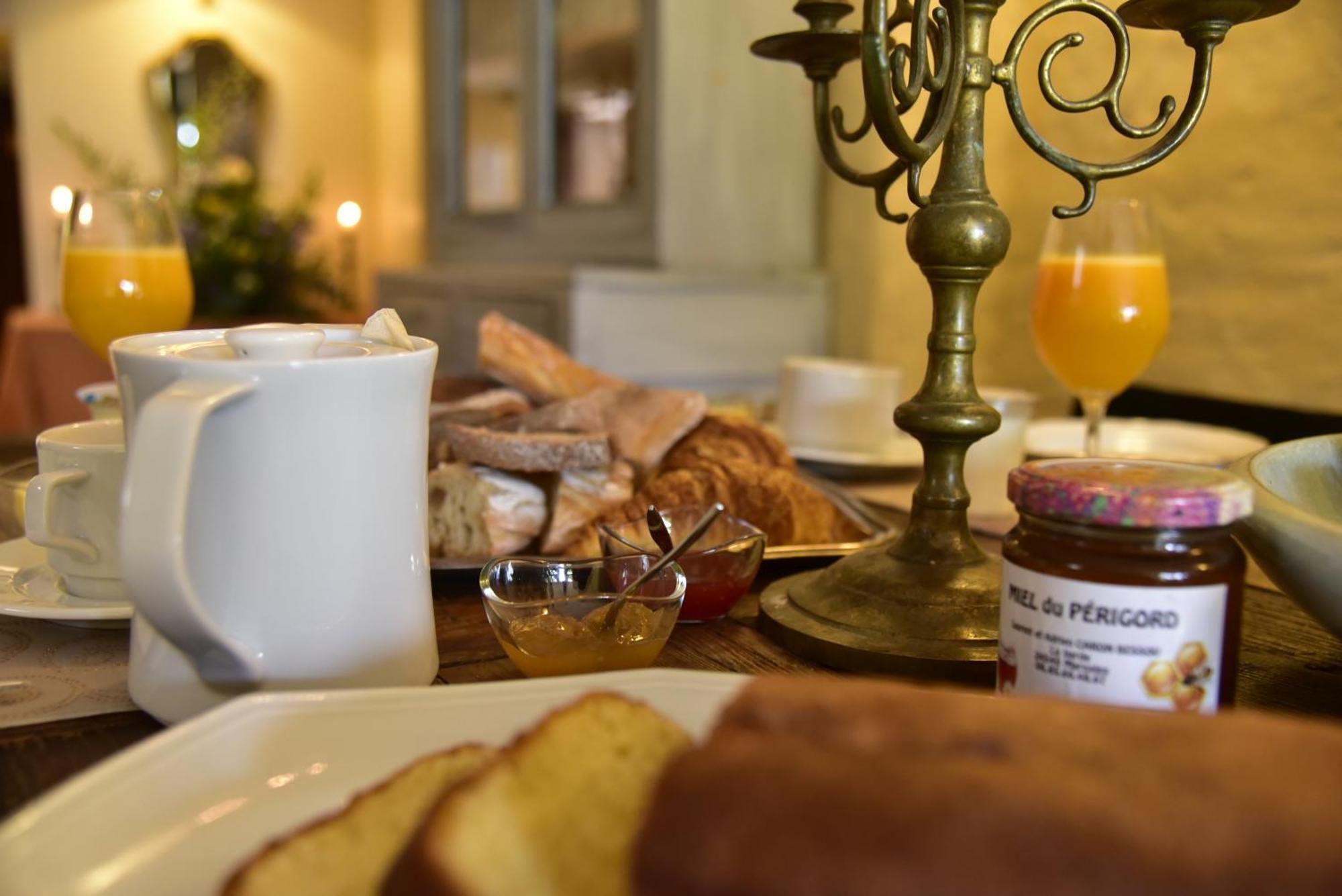 Logis Hotel Le Boudoir Belves Bagian luar foto