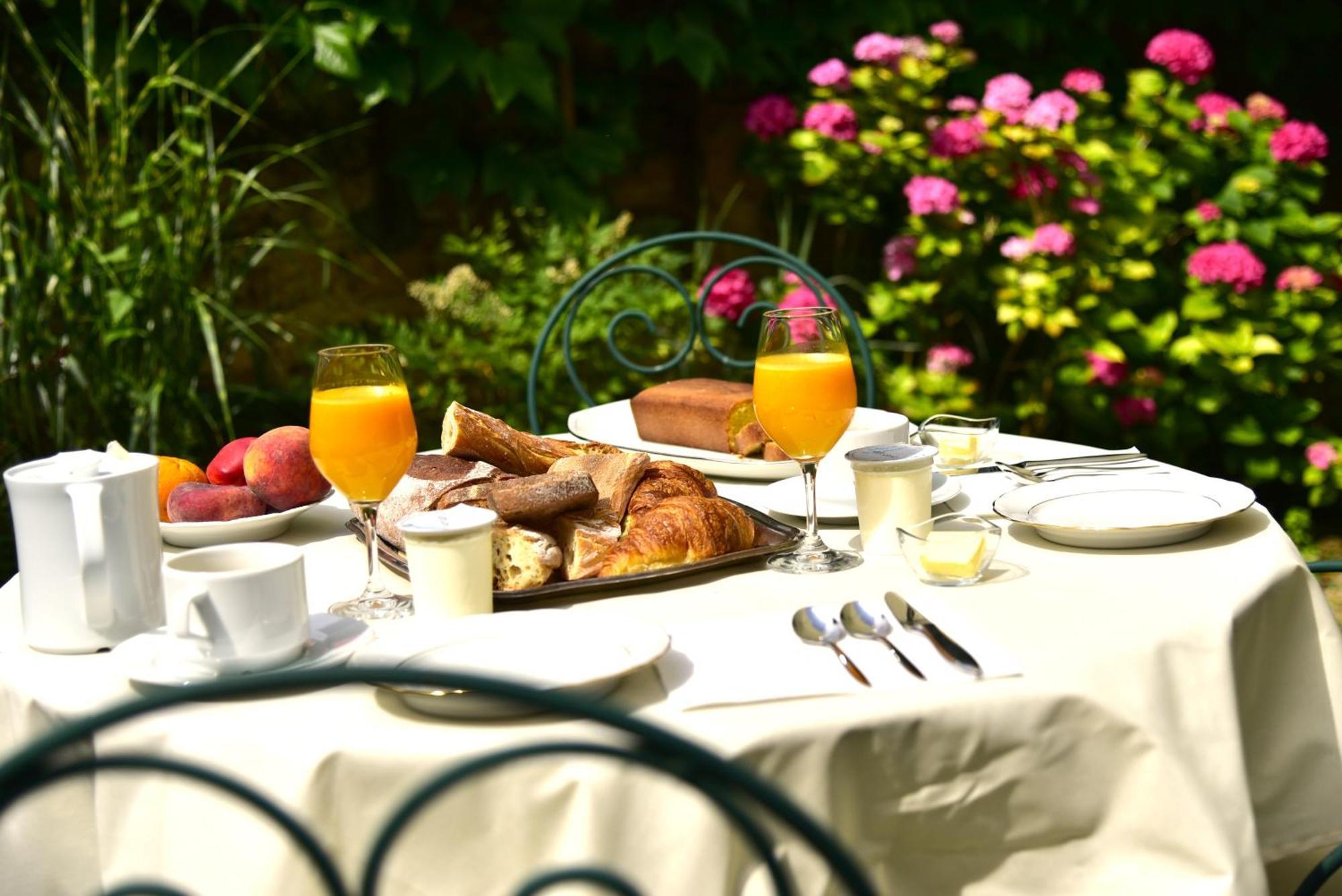 Logis Hotel Le Boudoir Belves Bagian luar foto