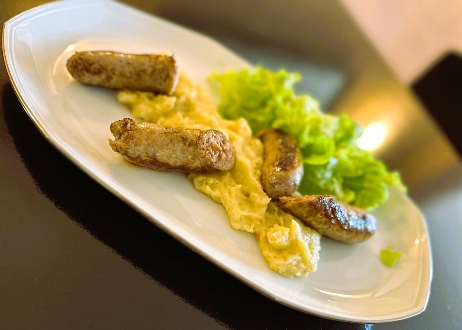 Logis Hotel Le Boudoir Belves Bagian luar foto