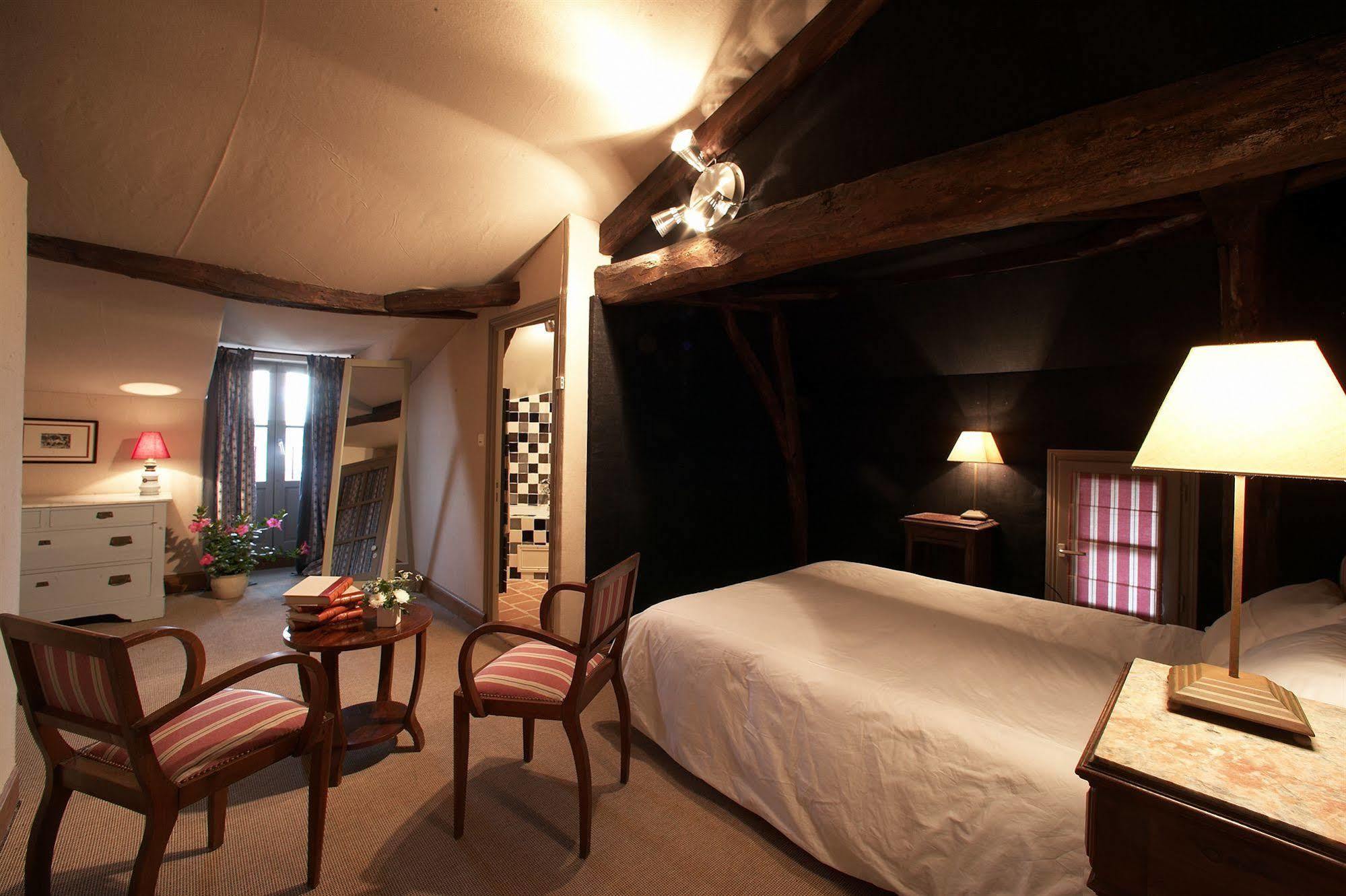 Logis Hotel Le Boudoir Belves Bagian luar foto